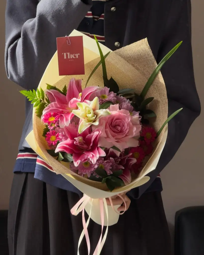 Bó hoa rực rỡ Ther Hoa